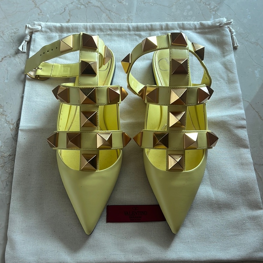 Brand New Valentino Roman rockstud flat shoes sz 35